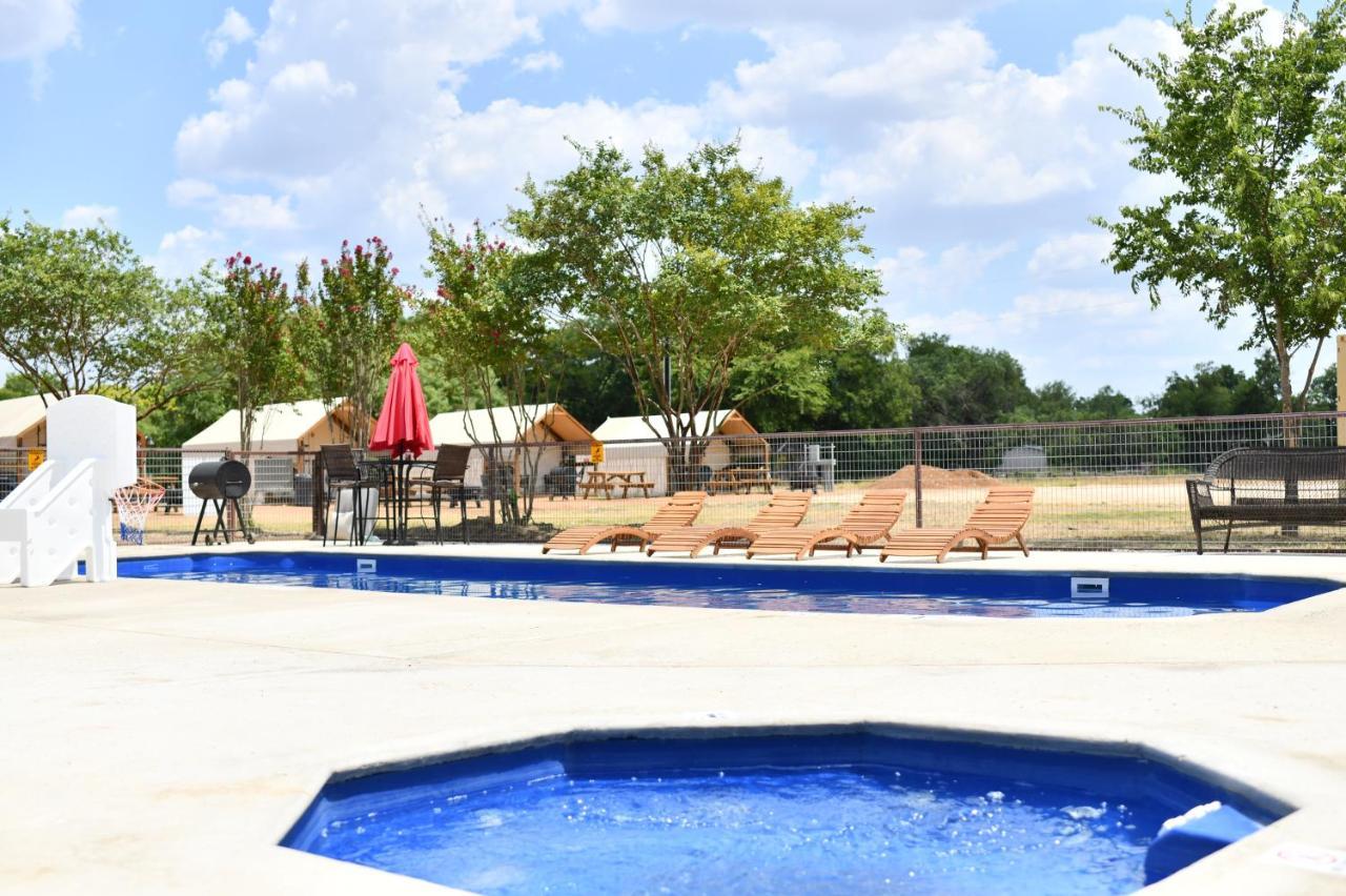 Son'S Rio Cibolo Birdhouse Cabin #11 Beautiful Creek Front Cabins And Cabanas! Villa Marion Bagian luar foto